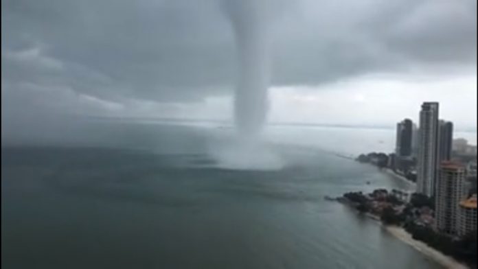 ČUDO! Tornado se približavao gradu, a onda se dogodio neviđeni obrat