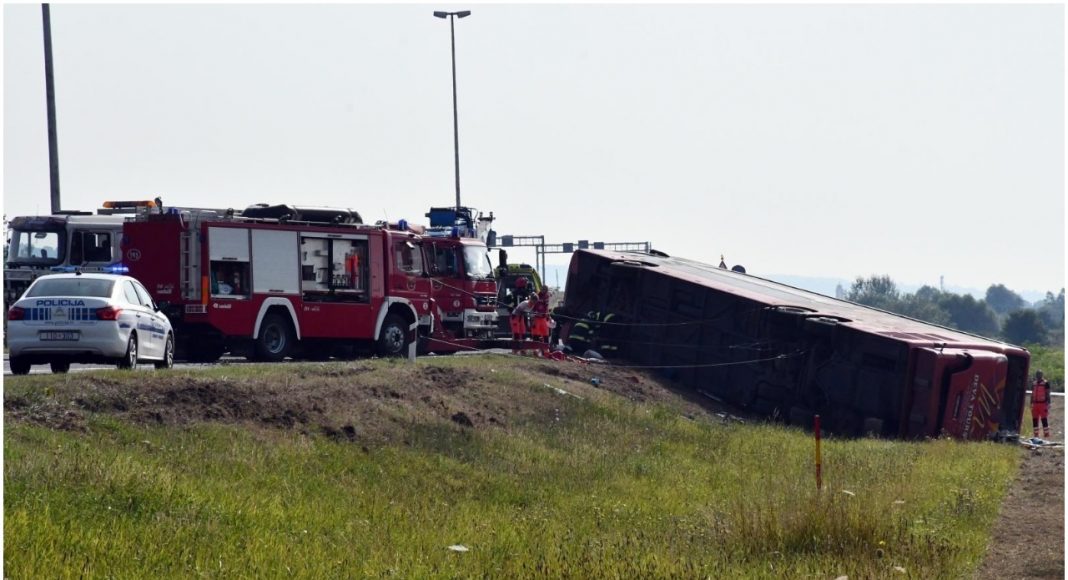 Kod Slavonskog broda poginulo najmanje 10 osoba, mnogi su teško ozlijeđeni