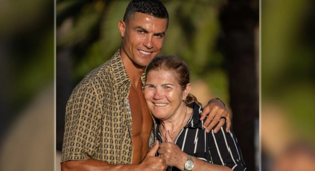 Cristiano Ronaldo s mamom