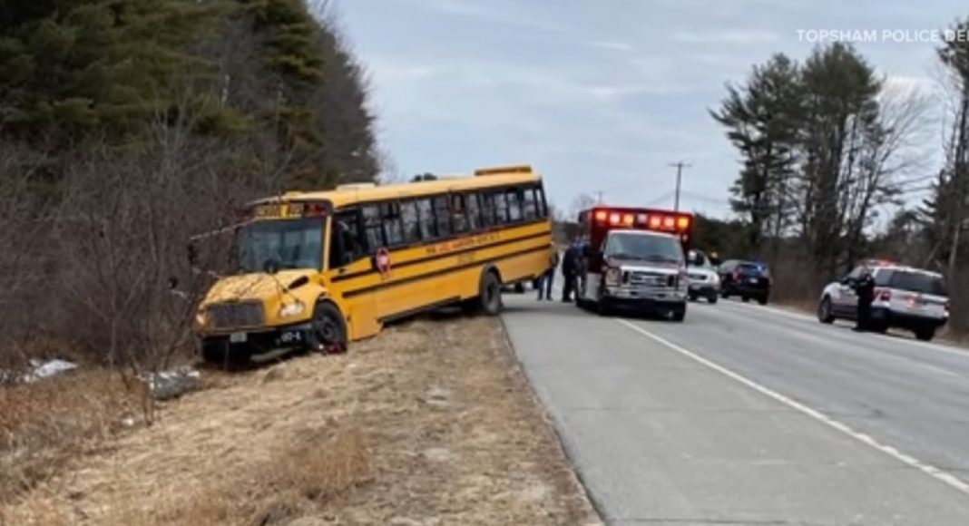 Učenici začuli tup udarac u autobusu