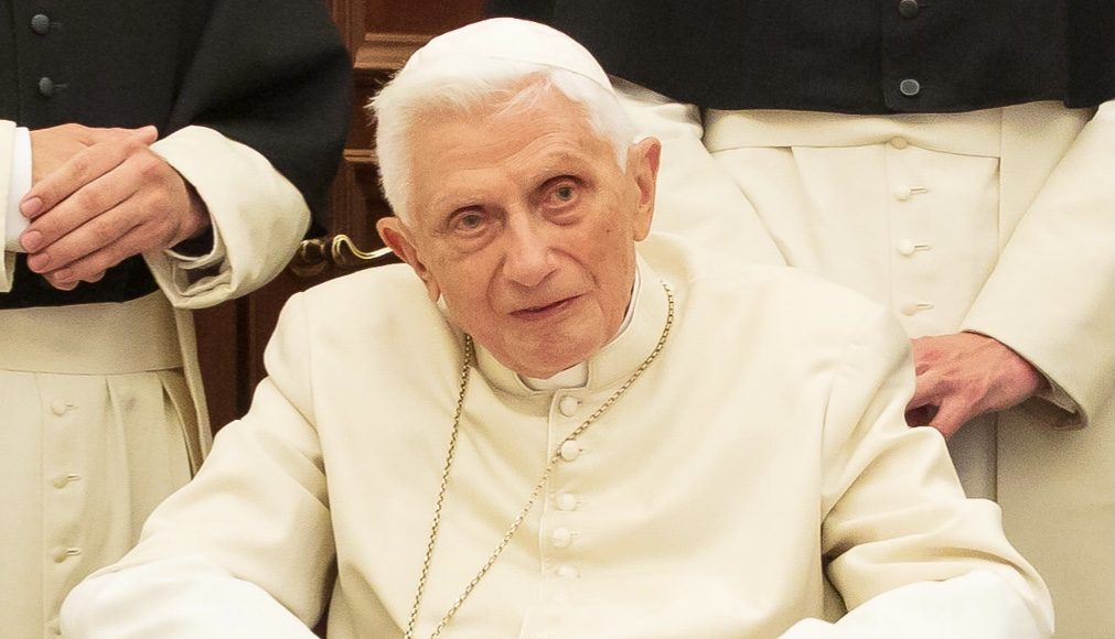 Bivši papa Benedikt XVI preminuo