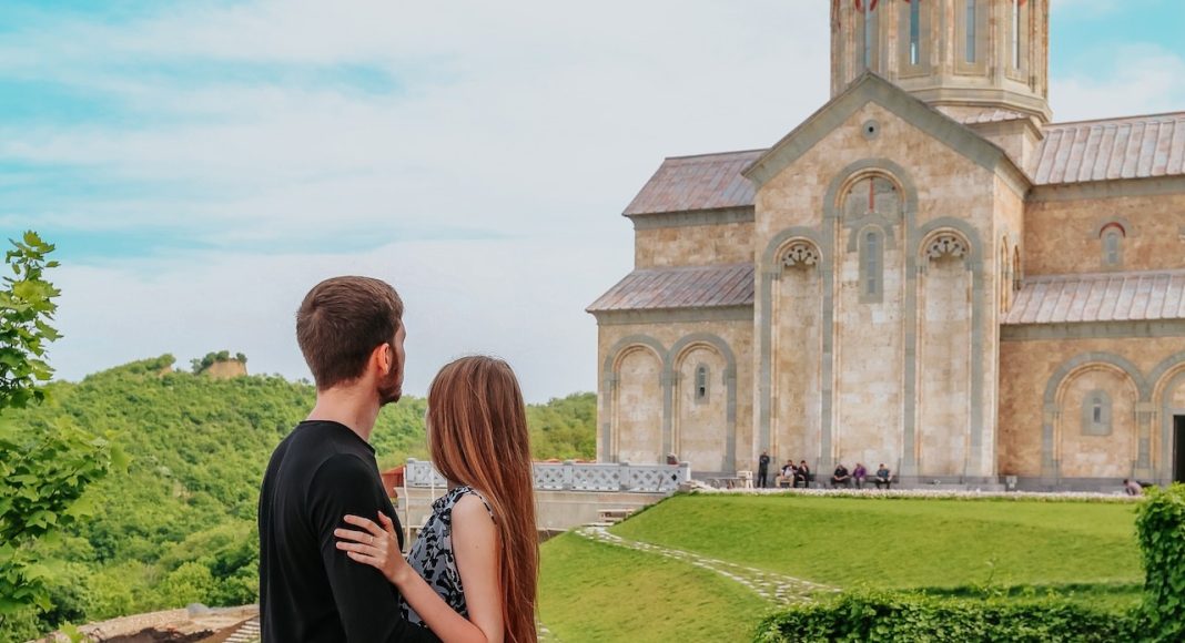 mladi napuštaju crkvu nakon srednje škole