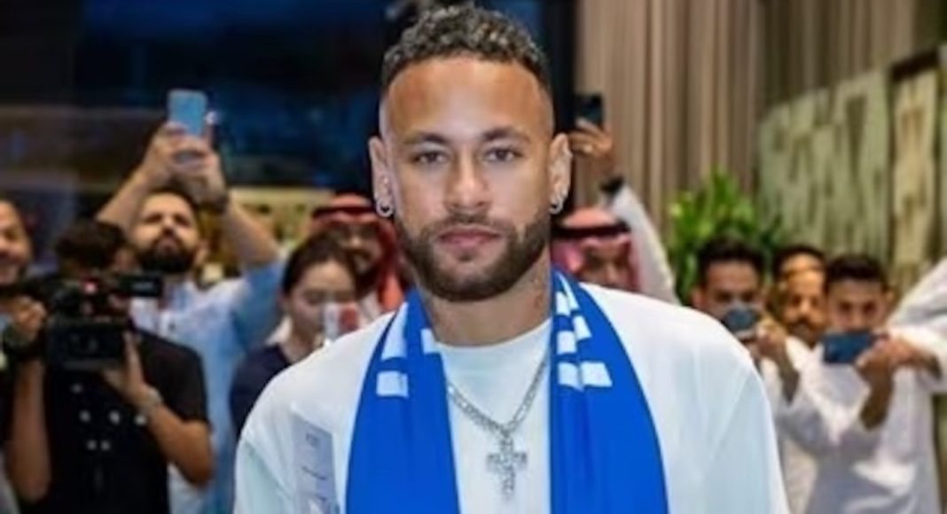 Neymar s križem oko vrata