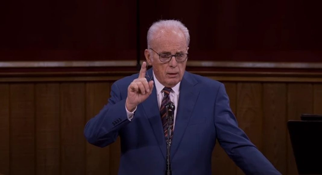 John MacArthur odbacuje savjet Alistaira Begga da kršćani odlaze na LGBT vjenčanja