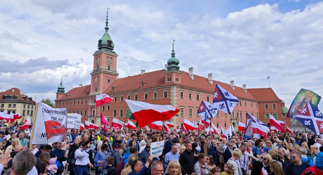 U Poljskoj 50.000 ljudi hodalo za život dok parlament razmišlja o legalizaciji pobačaja