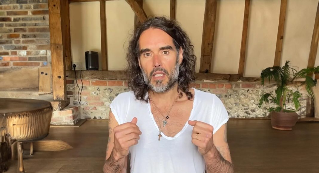 Russel Brand se krstio