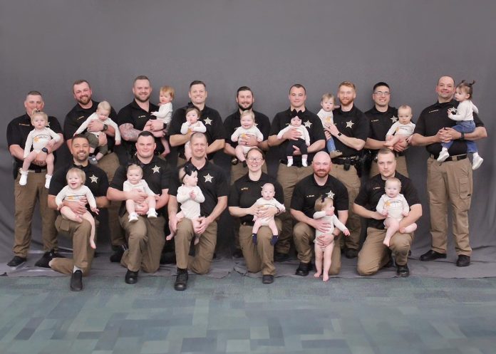 Nevjerojatan baby boom u policijskoj postaji: Šerifov ured se povećao za 15 novih članova obitelji