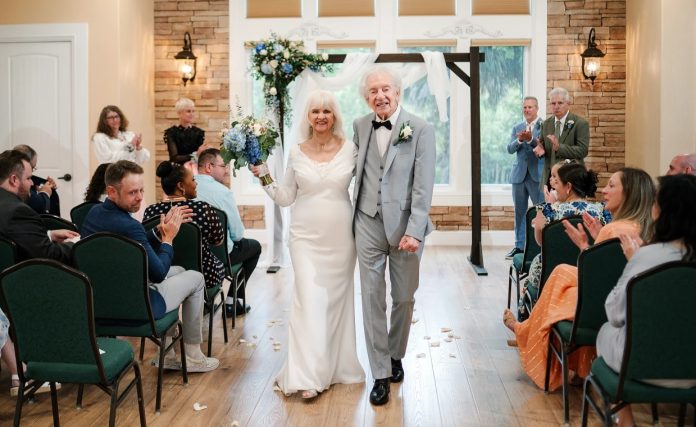 Ova ljubavna priča dokaz je da srodne duše stvarno postoje: Vidjeli se nakon 50 godina razdvojenosti i vjenčali se