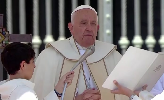 Papa Franjo se ispričao što je rekao da su sjemeništa prepuna pederluka