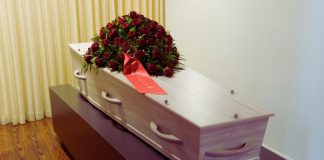 Starica koja je proglašena mrtvom šokirala zaposlenike pogrebnog poduzeća