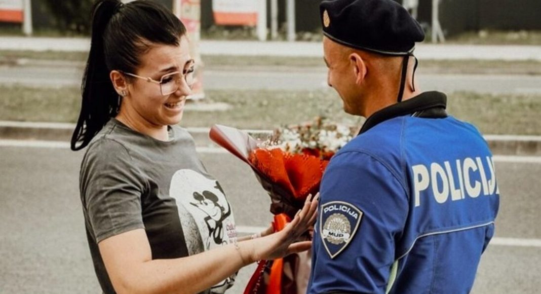 Policajac Marko je ljubav svog života upoznao na ulici: Tada joj umalo napisao kaznu, a sada joj dao prsten