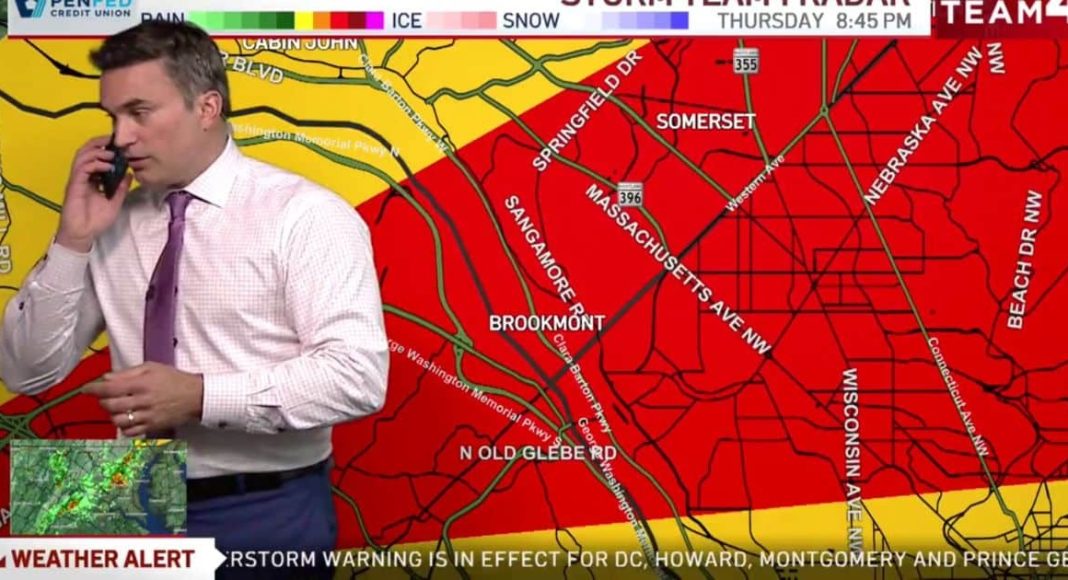 Meteorolog tijekom prijenosa uživo zove djecu kako bi ih upozorio na tornado