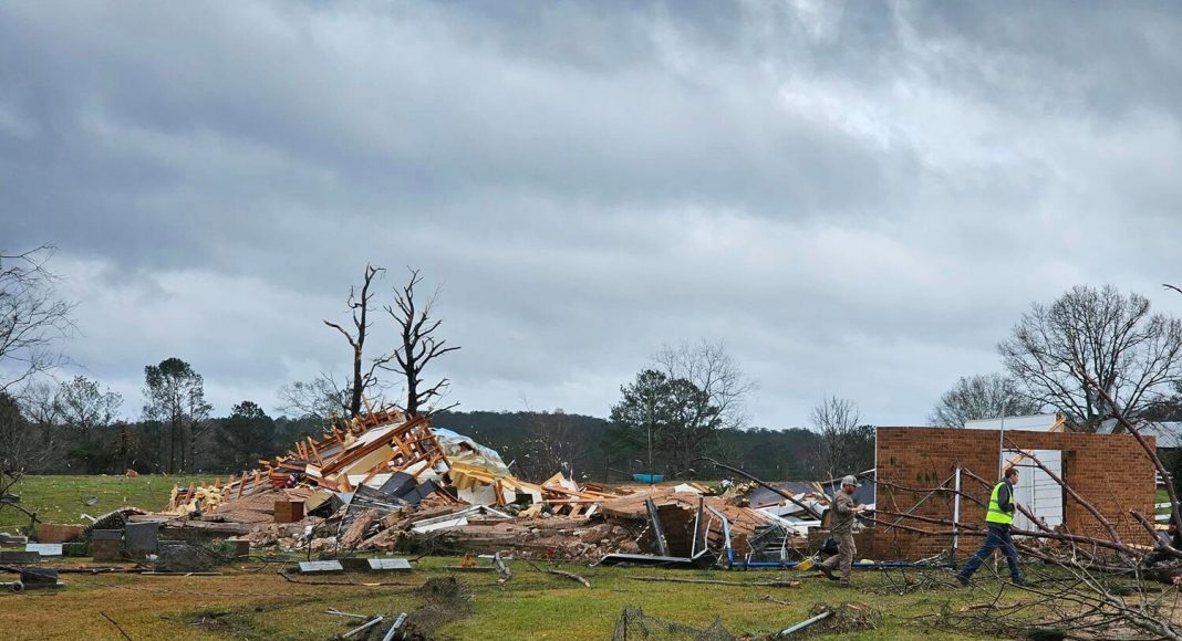 Tornado u Mississippiju ostavio je bračni par neozlijeđen u ruševinama crkve