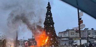 U Siriji zapalili božićno drvce, kršćani izašli na ulice