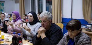 Svećenik u Hercegovini priredio iftar za susjede muslimane